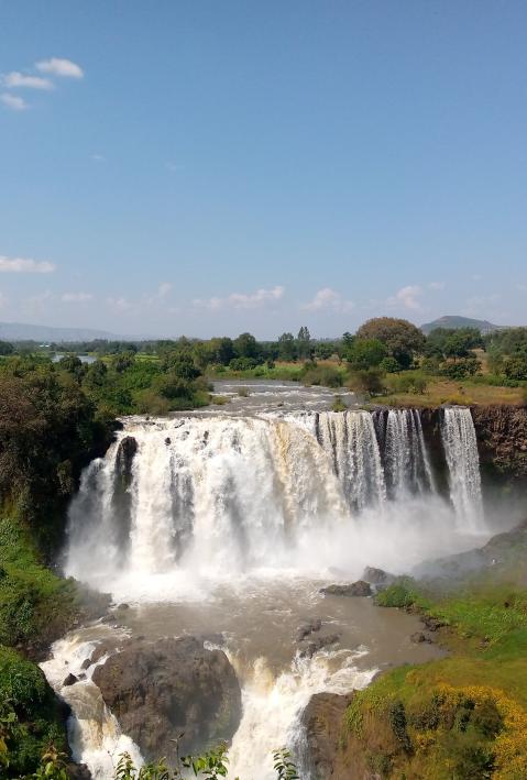 Fließendes Wasser des Blauen Nils stürzt in einen Wasserfall in Äthiopien